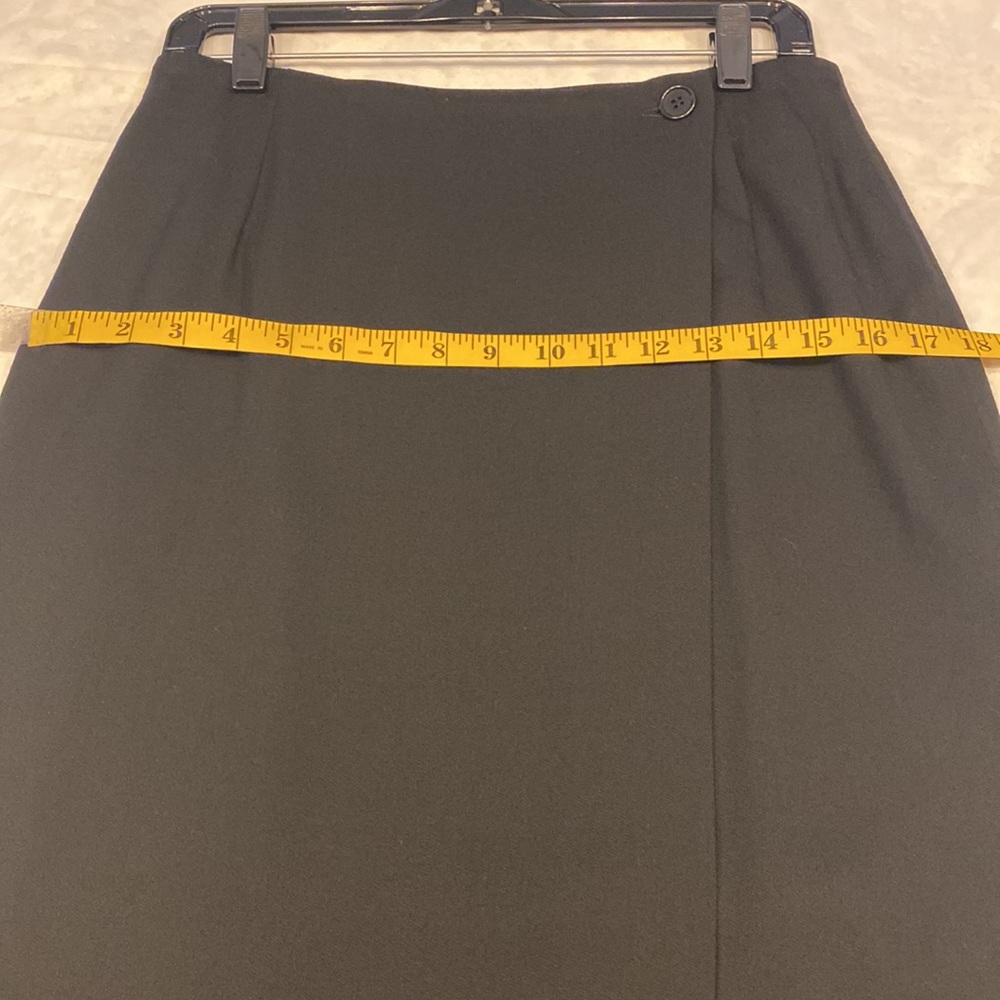 Saks fifth Avenue, folio wrap skirt,like new condition , measurements in photos - Picture 4 of 9
